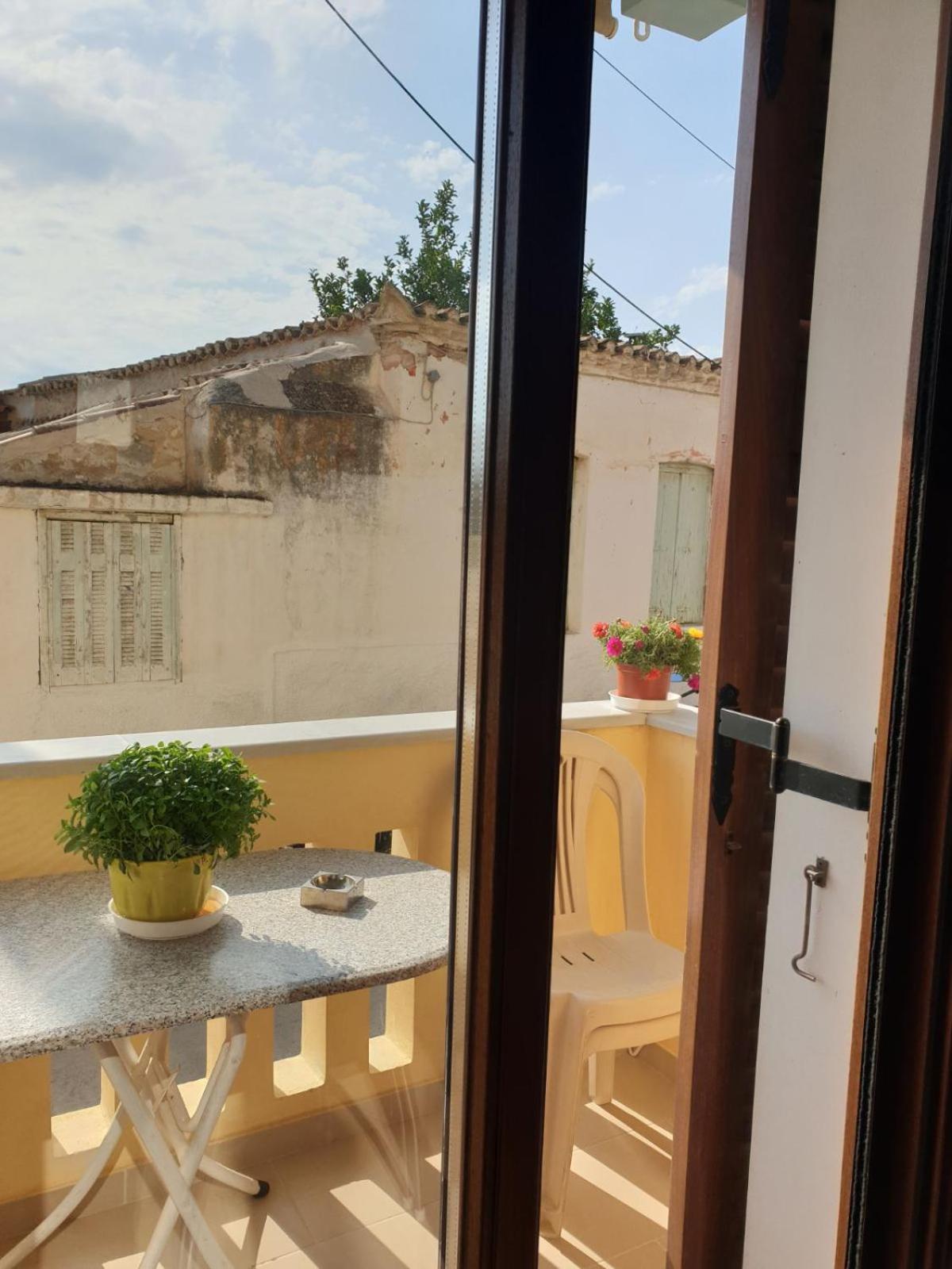 Beautiful House In Aegina Apartman Kültér fotó